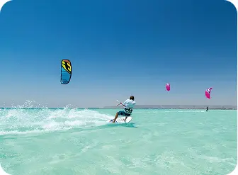 Kitesurfing sea